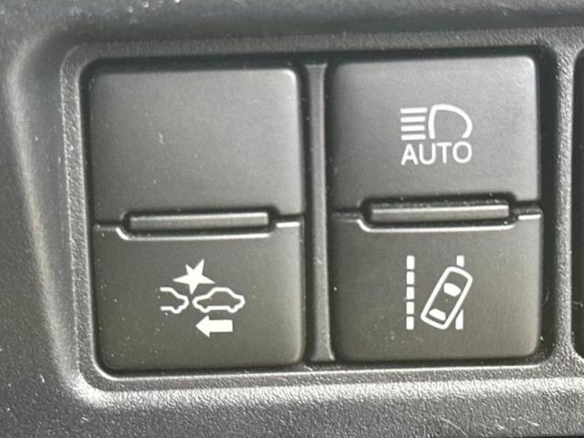 ヴォクシー ZSキラメキ 純正 9インチ SDナビ/フリップダウンモニター 純正 12.1インチ/トヨタセーフティセンス/両側電動スライドドア/車線逸脱防止支援システム/ヘッドランプ LED/Bluetooth接続 DVD再生(30枚目)