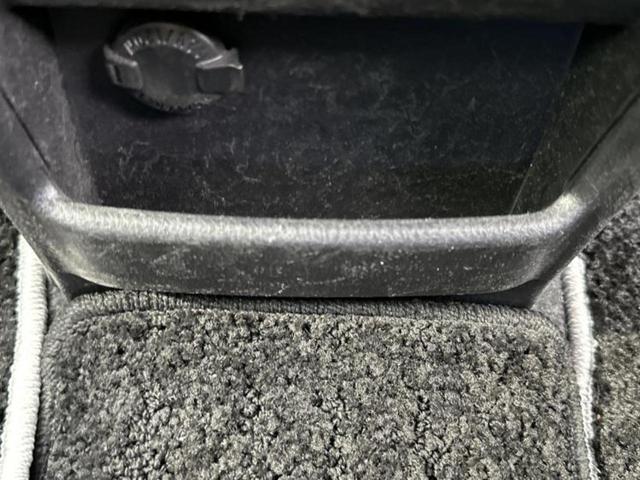 ヴォクシー ZSキラメキ 純正 9インチ SDナビ/フリップダウンモニター 純正 12.1インチ/トヨタセーフティセンス/両側電動スライドドア/車線逸脱防止支援システム/ヘッドランプ LED/Bluetooth接続 DVD再生(36枚目)