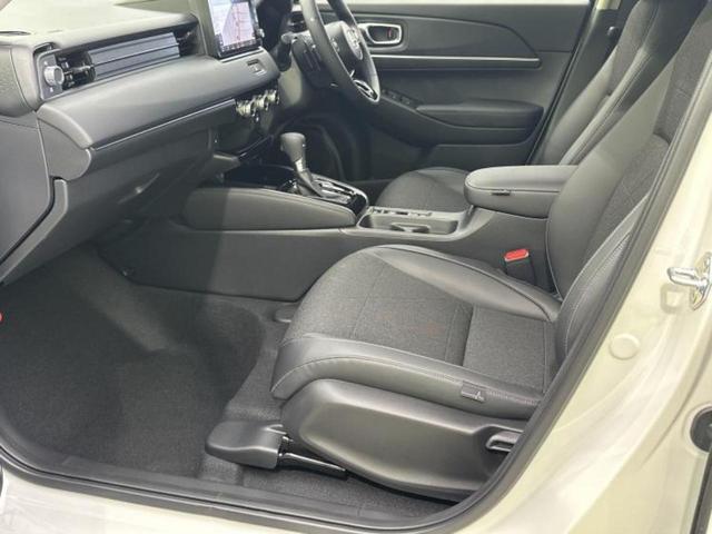 ヴェゼル ｅＨＥＶ　Ｚ　純正　９インチ　ナビ／ホンダセンシング／シートヒーター　前席／車線逸脱防止支援システム／シート　ハーフレザー／電動バックドア／登録済未使用車／ヘッドランプ　ＬＥＤ／Ｂｌｕｅｔｏｏｔｈ接続　バックカメラ（6枚目）