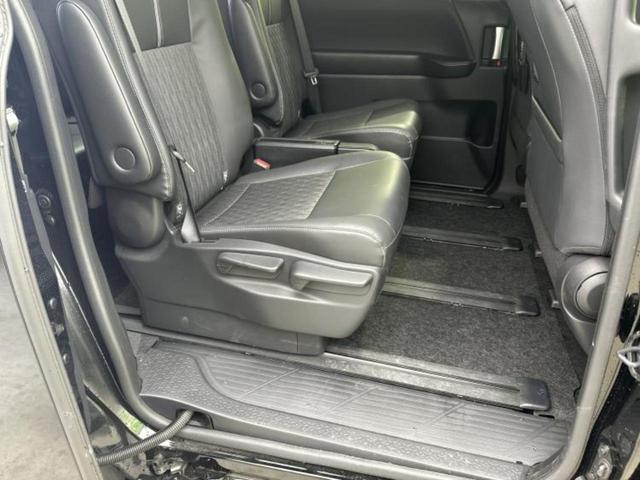 ノア ハイブリッドＳ－Ｚ　保証書／ディスプレイオーディオ＋ナビ１０．５インチ／フリップダウンモニター　純正　１３．２インチ／トヨタセーフティセンス／両側電動スライドドア／シートヒーター／車線逸脱防止支援システム　バックカメラ（5枚目）