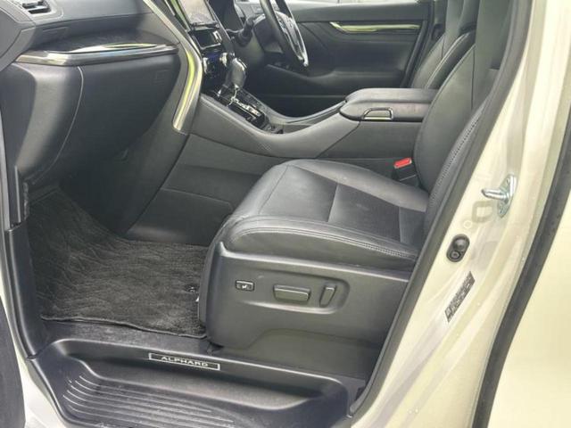 アルファード S Cパッケージ 純正 9インチ ナビ/フリップダウンモニター 純正 12.8インチ/デジタルインナーミラー/トヨタセーフティセンス/両側電動スライドドア/シートヒーター 前席/車線逸脱防止支援システム 革シート(7枚目)