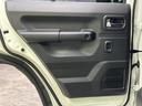 車内になじむ落ち着いた色合いで、同乗される方にも穏やかな印象を与えます。普段の乗り降りにも自然に寄り添う内装です。◆画像認識ＡＩによる推定であり実際と異なる場合があります。