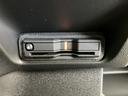 ETC車載器を備えており、ETCカードを利用した料金所の通過に便利です。高速道路を利用する機会のある方には、現金の受け渡しを減らして移動をスムーズにする装備です。
