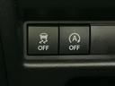 表示の異なるスイッチが横並びで、文字とマークを見比べやすいレイアウトです。運転席から手を伸ばしやすい位置にまとまり、周囲もすっきりとしています。