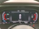 必要な車両情報がデジタル表示され、運転中もメーター内で確認しやすいレイアウトです。速度や走行に関する情報を把握しやすく、毎日の運転をサポートします。