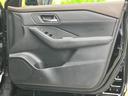 落ち着いた色調とステッチが車内になじみ、乗り降りの際にも穏やかな印象です。同乗者にも心地よい雰囲気を添えています。◆画像認識AIによる推定であり実際と異なる場合があります。
