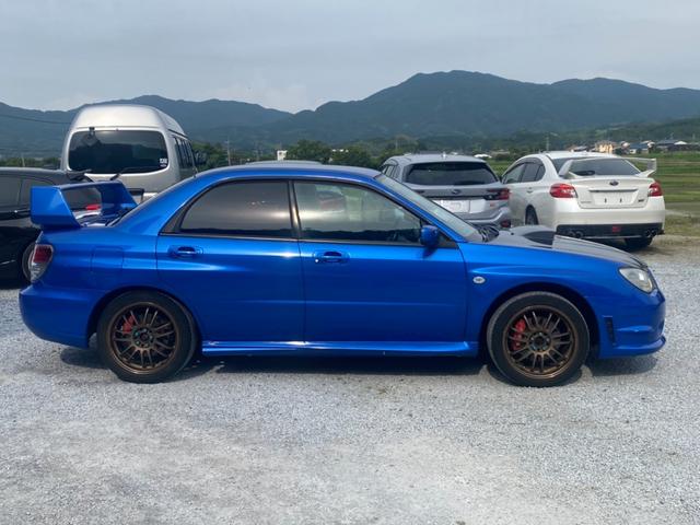 インプレッサ ＷＲＸ　ユーザー買取　ＲＡＹＳ１７インチアルミ　ナビ　バックカメラ　【替青】（4枚目）