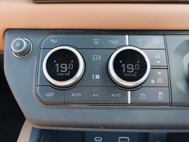 ディフェンダー １１０Ｘ　Ｄ３００　サテンラッピングフィルム／ディプロイアブルサイドステップ／インテリアアップグレードビンテージタン／２２インチＡＷ／プライバシーガラス（61枚目）