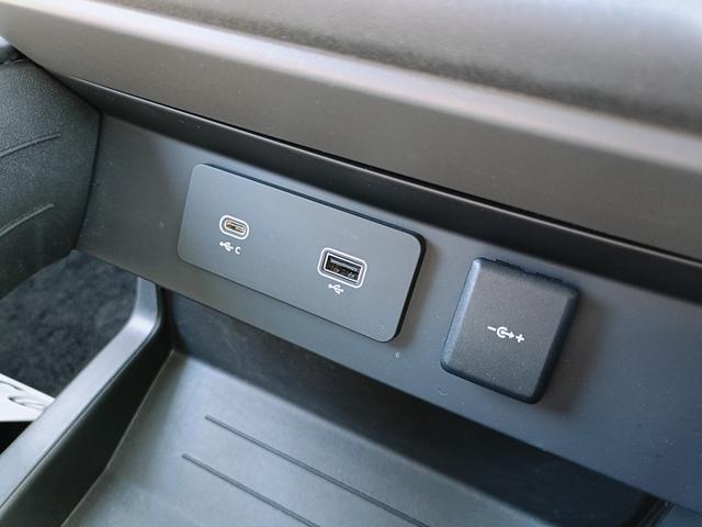 ディフェンダー １１０Ｘ　Ｄ３００　サテンラッピングフィルム／ディプロイアブルサイドステップ／インテリアアップグレードビンテージタン／２２インチＡＷ／プライバシーガラス（62枚目）