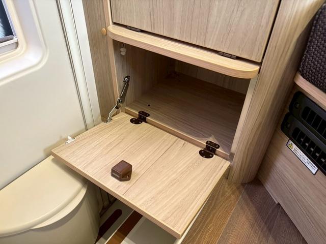 カムロード 　クレソンジャーニータイプ５．０Ｘ／新型カムロードディーゼル／家庭用エアコン／ＦＦヒーター／冷蔵庫／ＬＥＤヘッドライト／電子レンジ／シンク／リアダブルタイヤ／ＣＴＥＫ急速充電／インバーター／外部電源（25枚目）