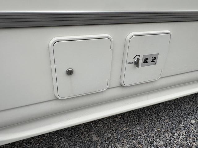 カムロード 　クレソンジャーニータイプ５．０Ｘ／新型カムロードディーゼル／家庭用エアコン／ＦＦヒーター／冷蔵庫／ＬＥＤヘッドライト／電子レンジ／シンク／リアダブルタイヤ／ＣＴＥＫ急速充電／インバーター／外部電源（64枚目）