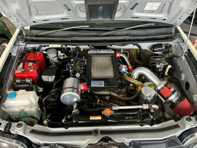 ジムニー クロスアドベンチャー　９型　リフトアップ　社外マフラー　零１０００エアクリ　ＧＲｅｄｄｙブローオフバルブ　オイルキャッチタンク　純正１６インチＡＷ　Ｍ／Ｔタイヤ　専用シート　シートヒーター　ブースト計　ナビＴＶ　ＥＴＣ（15枚目）