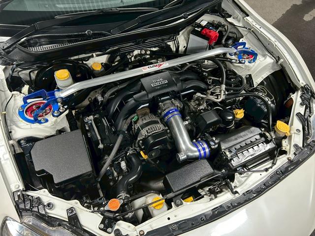 ８６ ＧＴ　ワンオーナー車　６速ＭＴ　ＴＯＭ’Ｓエアロ　ＴＯＭ’Ｓマフラー　ＲＡＹＳ１８インチＡＷ　ＢＬＩＴＺ車高調　クスコタワーバー　ＢＬＩＴＺサクションパイプ　ナビＴＶ　Ｂｌｕｅｔｏｏｔｈ　バックカメラ（16枚目）