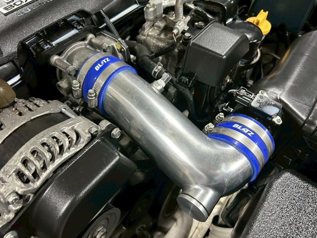 ８６ ＧＴ　ワンオーナー車　６速ＭＴ　ＴＯＭ’Ｓエアロ　ＴＯＭ’Ｓマフラー　ＲＡＹＳ１８インチＡＷ　ＢＬＩＴＺ車高調　クスコタワーバー　ＢＬＩＴＺサクションパイプ　ナビＴＶ　Ｂｌｕｅｔｏｏｔｈ　バックカメラ（17枚目）