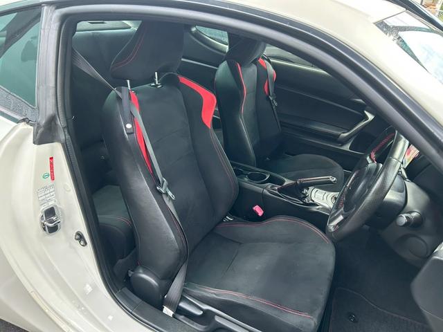 ８６ ＧＴ　ワンオーナー車　６速ＭＴ　ＴＯＭ’Ｓエアロ　ＴＯＭ’Ｓマフラー　ＲＡＹＳ１８インチＡＷ　ＢＬＩＴＺ車高調　クスコタワーバー　ＢＬＩＴＺサクションパイプ　ナビＴＶ　Ｂｌｕｅｔｏｏｔｈ　バックカメラ（19枚目）
