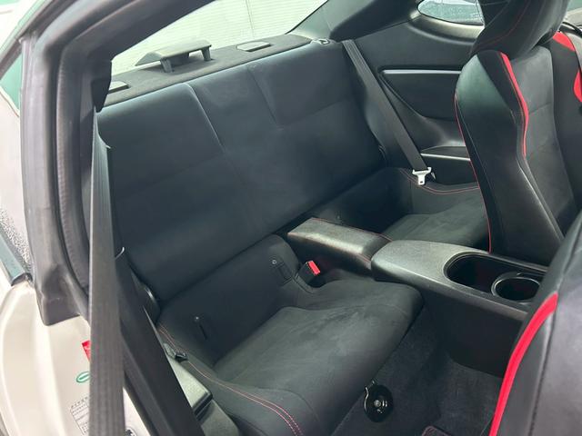 ８６ ＧＴ　ワンオーナー車　６速ＭＴ　ＴＯＭ’Ｓエアロ　ＴＯＭ’Ｓマフラー　ＲＡＹＳ１８インチＡＷ　ＢＬＩＴＺ車高調　クスコタワーバー　ＢＬＩＴＺサクションパイプ　ナビＴＶ　Ｂｌｕｅｔｏｏｔｈ　バックカメラ（21枚目）
