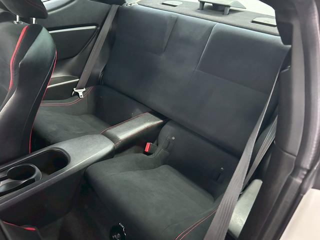 ８６ ＧＴ　ワンオーナー車　６速ＭＴ　ＴＯＭ’Ｓエアロ　ＴＯＭ’Ｓマフラー　ＲＡＹＳ１８インチＡＷ　ＢＬＩＴＺ車高調　クスコタワーバー　ＢＬＩＴＺサクションパイプ　ナビＴＶ　Ｂｌｕｅｔｏｏｔｈ　バックカメラ（22枚目）