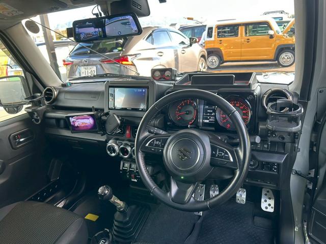 ジムニーシエラ ＪＣ　５速ＭＴ　ミリタリールック　ＪＡＯＳリフトアップキット　Ｍ／Ｔタイヤ　ルーフキャリア　サイドオーニング　ＬＥＤ作業灯　社外サイドステップ　ディスプレイオーディオ　ＥＴＣ　前後ドラレコ　ワンオーナー車（2枚目）