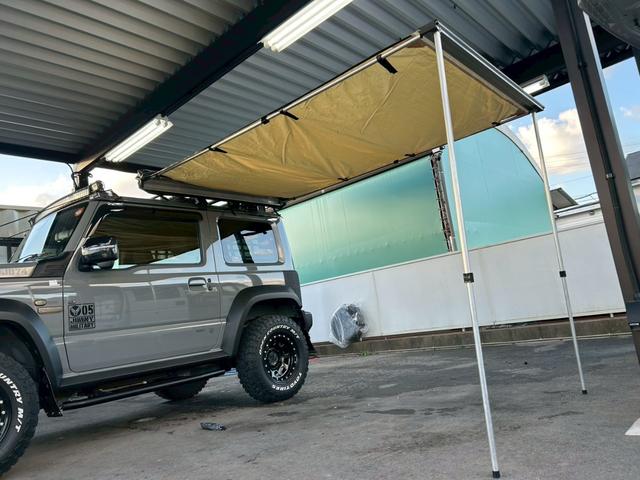 ジムニーシエラ ＪＣ　５速ＭＴ　ミリタリールック　ＪＡＯＳリフトアップキット　Ｍ／Ｔタイヤ　ルーフキャリア　サイドオーニング　ＬＥＤ作業灯　社外サイドステップ　ディスプレイオーディオ　ＥＴＣ　前後ドラレコ　ワンオーナー車（10枚目）