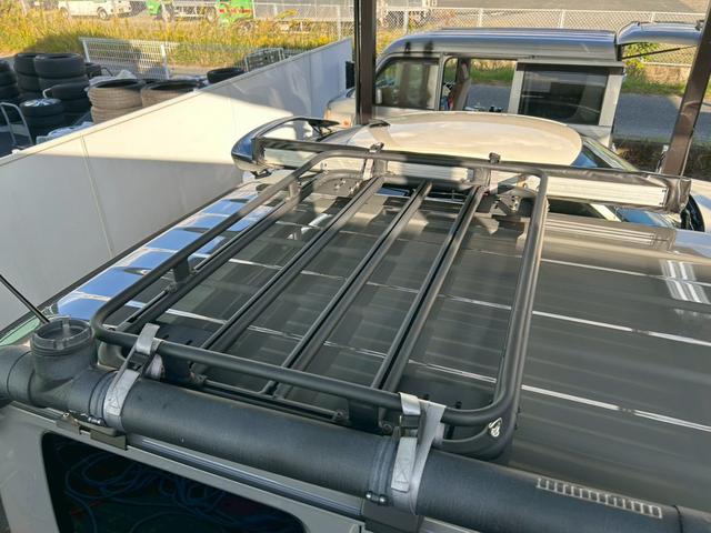 ジムニーシエラ ＪＣ　５速ＭＴ　ミリタリールック　ＪＡＯＳリフトアップキット　Ｍ／Ｔタイヤ　ルーフキャリア　サイドオーニング　ＬＥＤ作業灯　社外サイドステップ　ディスプレイオーディオ　ＥＴＣ　前後ドラレコ　ワンオーナー車（11枚目）