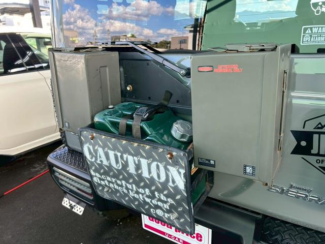 ジムニーシエラ ＪＣ　５速ＭＴ　ミリタリールック　ＪＡＯＳリフトアップキット　Ｍ／Ｔタイヤ　ルーフキャリア　サイドオーニング　ＬＥＤ作業灯　社外サイドステップ　ディスプレイオーディオ　ＥＴＣ　前後ドラレコ　ワンオーナー車（14枚目）