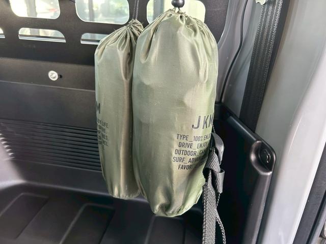 ジムニーシエラ ＪＣ　５速ＭＴ　ミリタリールック　ＪＡＯＳリフトアップキット　Ｍ／Ｔタイヤ　ルーフキャリア　サイドオーニング　ＬＥＤ作業灯　社外サイドステップ　ディスプレイオーディオ　ＥＴＣ　前後ドラレコ　ワンオーナー車（56枚目）