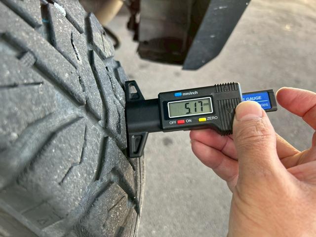 エブリイワゴン ＰＺターボ　リフトアップ　１５インチＡＷ　社外バンパー　アンダーガード　ルーフキャリア　衝突軽減ブレーキ　車線逸脱警報　オートハイビーム　電動スライドドア　ナビ　前後ドラレコ　スマートキー　ＥＴＣ　シートヒーター（16枚目）