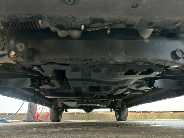 エブリイワゴン ＰＺターボ　リフトアップ　１５インチＡＷ　社外バンパー　アンダーガード　ルーフキャリア　衝突軽減ブレーキ　車線逸脱警報　オートハイビーム　電動スライドドア　ナビ　前後ドラレコ　スマートキー　ＥＴＣ　シートヒーター（18枚目）