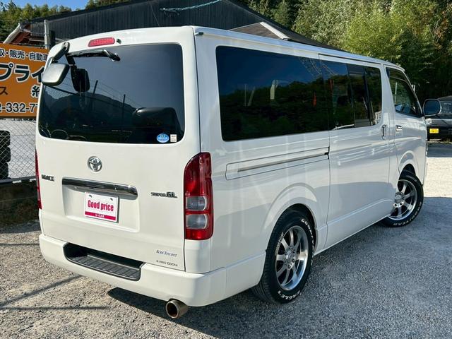 ハイエースバン ロングスーパーＧＬ　１７インチＡＷ　ＮＡＳＣＡＲホワイトレタータイヤ　ローダウン　新品ヘッドライト　ナビＴＶ　フリップダウンモニター　バックカメラ　キーレス　ＥＴＣ　４ナンバー貨物登録　タイミングチェーン駆動　車検整備付（6枚目）