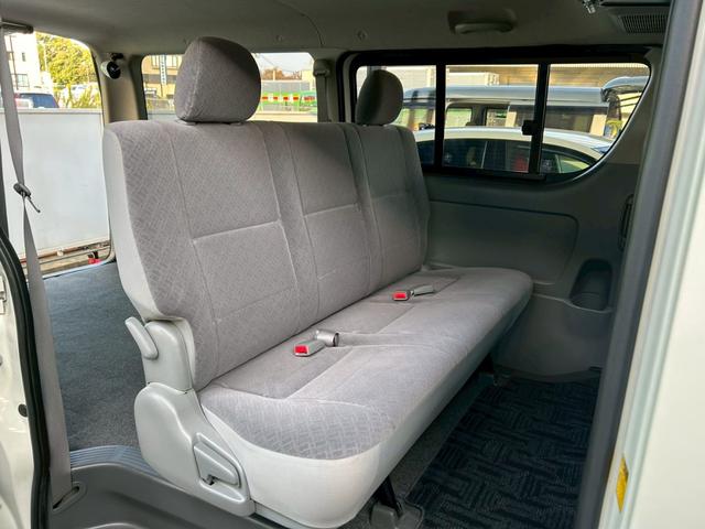 ハイエースバン ロングスーパーＧＬ　１７インチＡＷ　ＮＡＳＣＡＲホワイトレタータイヤ　ローダウン　新品ヘッドライト　ナビＴＶ　フリップダウンモニター　バックカメラ　キーレス　ＥＴＣ　４ナンバー貨物登録　タイミングチェーン駆動　車検整備付（16枚目）