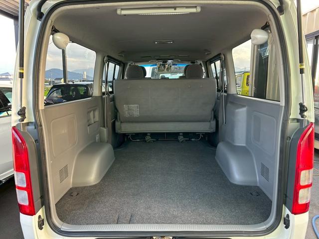 ハイエースバン ロングスーパーＧＬ　１７インチＡＷ　ＮＡＳＣＡＲホワイトレタータイヤ　ローダウン　新品ヘッドライト　ナビＴＶ　フリップダウンモニター　バックカメラ　キーレス　ＥＴＣ　４ナンバー貨物登録　タイミングチェーン駆動　車検整備付（18枚目）