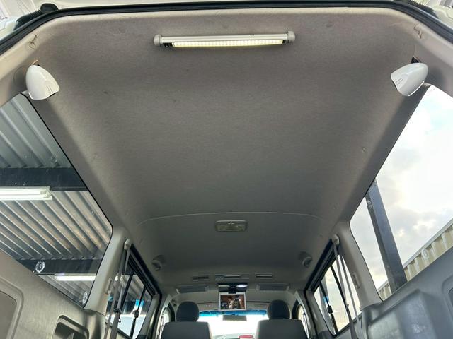 ハイエースバン ロングスーパーＧＬ　１７インチＡＷ　ＮＡＳＣＡＲホワイトレタータイヤ　ローダウン　新品ヘッドライト　ナビＴＶ　フリップダウンモニター　バックカメラ　キーレス　ＥＴＣ　４ナンバー貨物登録　タイミングチェーン駆動　車検整備付（20枚目）