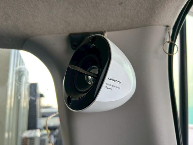 ハイエースバン ロングスーパーＧＬ　１７インチＡＷ　ＮＡＳＣＡＲホワイトレタータイヤ　ローダウン　新品ヘッドライト　ナビＴＶ　フリップダウンモニター　バックカメラ　キーレス　ＥＴＣ　４ナンバー貨物登録　タイミングチェーン駆動　車検整備付（26枚目）