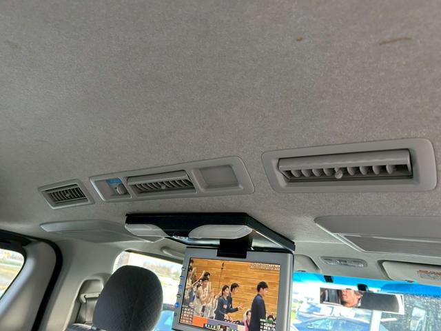 ハイエースバン ロングスーパーＧＬ　１７インチＡＷ　ＮＡＳＣＡＲホワイトレタータイヤ　ローダウン　新品ヘッドライト　ナビＴＶ　フリップダウンモニター　バックカメラ　キーレス　ＥＴＣ　４ナンバー貨物登録　タイミングチェーン駆動　車検整備付（30枚目）
