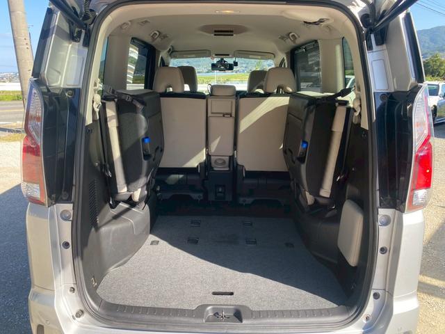 セレナ ハイウェイスター 助手席サイドリフトアップシート 純正8インチナビ・フルセグTV・Bluetoothオーディオ・アラウンドビューモニター ハンズフリー両側パワースライドドア LEDヘッドライト セーフティP(12枚目)