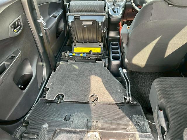 ラクティス Ｇ　ウェルキャブ　車いす仕様車　タイプＩＩ　車いす電動固定＆後退防止装置　車高降下装置　スロープ　前後ドラレコ　ＥＴＣ　キーレス　クルーズコントロール　小児用車いす１．５列目積載可能　乗車定員４名（4枚目）