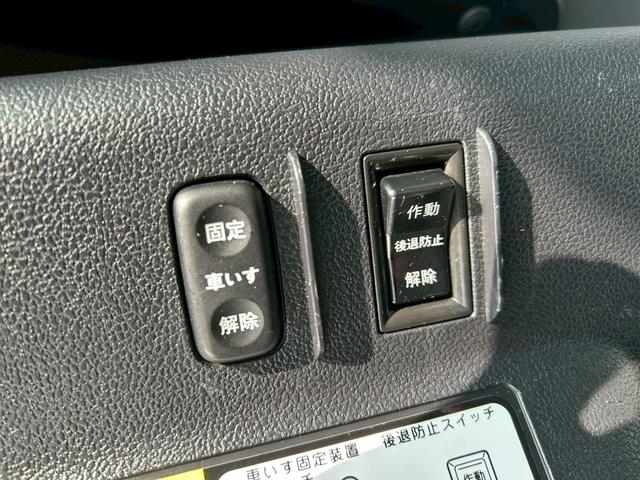 ラクティス Ｇ　ウェルキャブ　車いす仕様車　タイプＩＩ　車いす電動固定＆後退防止装置　車高降下装置　スロープ　前後ドラレコ　ＥＴＣ　キーレス　クルーズコントロール　小児用車いす１．５列目積載可能　乗車定員４名（8枚目）