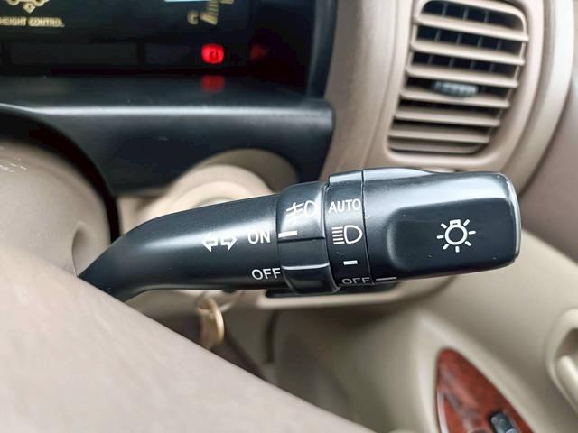 ランドクルーザー１００ ＶＸリミテッド　Ｇセレクション　フロントエアロ・サンルーフ・アクティブハイトコントロール・クルーズコントロール・社外２０インチアルミ・背面タイヤ・タイミングベルト交換ステッカーＲ３年１００９９５ｋｍ・１ナンバー登録車・５人乗り（36枚目）