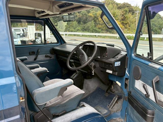 カラベル ＧＬ　正規ディーラー車　ステンレスクーラントパイプ新品交換済み　右ハンドル　３ＡＴ　オートマ限定免許運転可　オーバーヘッドクーラー　３列シート　ウォークスルー　ホイールキャップ　カセットデッキ　ＥＴＣ（9枚目）