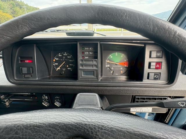 カラベル ＧＬ　正規ディーラー車　ステンレスクーラントパイプ新品交換済み　右ハンドル　３ＡＴ　オートマ限定免許運転可　オーバーヘッドクーラー　３列シート　ウォークスルー　ホイールキャップ　カセットデッキ　ＥＴＣ（10枚目）