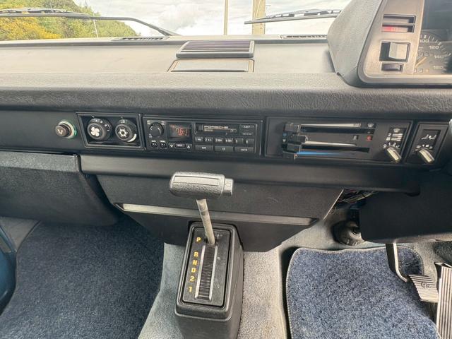 カラベル ＧＬ　正規ディーラー車　ステンレスクーラントパイプ新品交換済み　右ハンドル　３ＡＴ　オートマ限定免許運転可　オーバーヘッドクーラー　３列シート　ウォークスルー　ホイールキャップ　カセットデッキ　ＥＴＣ（11枚目）