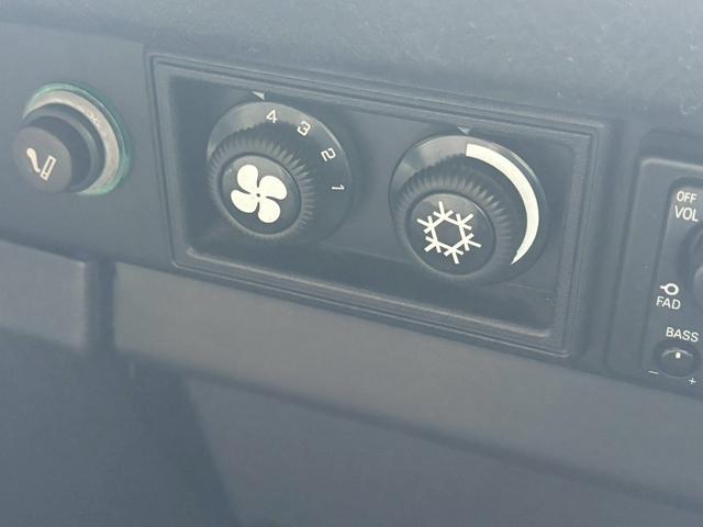 カラベル ＧＬ　正規ディーラー車　ステンレスクーラントパイプ新品交換済み　右ハンドル　３ＡＴ　オートマ限定免許運転可　オーバーヘッドクーラー　３列シート　ウォークスルー　ホイールキャップ　カセットデッキ　ＥＴＣ（13枚目）