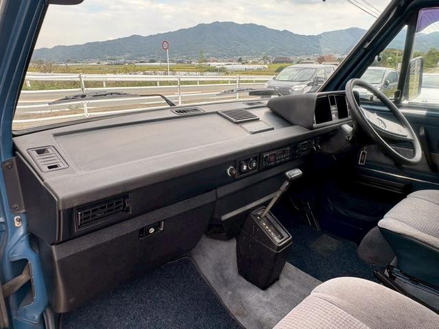 カラベル ＧＬ　正規ディーラー車　ステンレスクーラントパイプ新品交換済み　右ハンドル　３ＡＴ　オートマ限定免許運転可　オーバーヘッドクーラー　３列シート　ウォークスルー　ホイールキャップ　カセットデッキ　ＥＴＣ（15枚目）