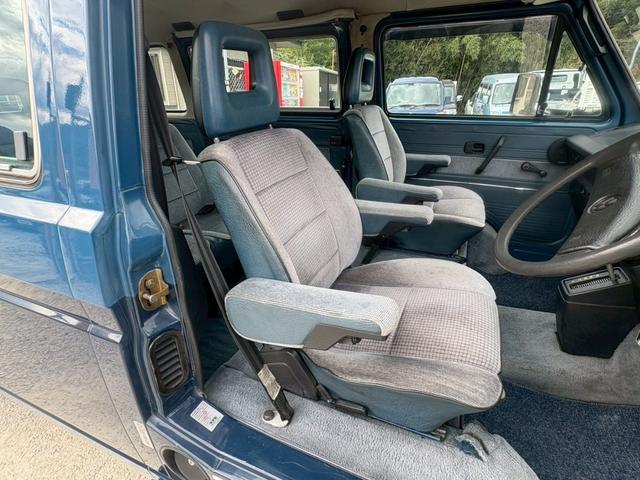 カラベル ＧＬ　正規ディーラー車　ステンレスクーラントパイプ新品交換済み　右ハンドル　３ＡＴ　オートマ限定免許運転可　オーバーヘッドクーラー　３列シート　ウォークスルー　ホイールキャップ　カセットデッキ　ＥＴＣ（16枚目）