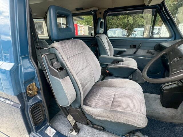 カラベル ＧＬ　正規ディーラー車　ステンレスクーラントパイプ新品交換済み　右ハンドル　３ＡＴ　オートマ限定免許運転可　オーバーヘッドクーラー　３列シート　ウォークスルー　ホイールキャップ　カセットデッキ　ＥＴＣ（17枚目）