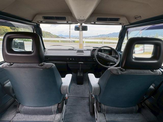 カラベル ＧＬ　正規ディーラー車　ステンレスクーラントパイプ新品交換済み　右ハンドル　３ＡＴ　オートマ限定免許運転可　オーバーヘッドクーラー　３列シート　ウォークスルー　ホイールキャップ　カセットデッキ　ＥＴＣ（22枚目）