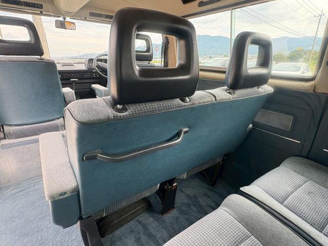 カラベル ＧＬ　正規ディーラー車　ステンレスクーラントパイプ新品交換済み　右ハンドル　３ＡＴ　オートマ限定免許運転可　オーバーヘッドクーラー　３列シート　ウォークスルー　ホイールキャップ　カセットデッキ　ＥＴＣ（26枚目）