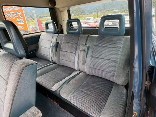 カラベル ＧＬ　正規ディーラー車　ステンレスクーラントパイプ新品交換済み　右ハンドル　３ＡＴ　オートマ限定免許運転可　オーバーヘッドクーラー　３列シート　ウォークスルー　ホイールキャップ　カセットデッキ　ＥＴＣ（27枚目）