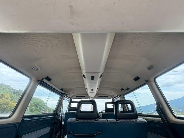 カラベル ＧＬ　正規ディーラー車　ステンレスクーラントパイプ新品交換済み　右ハンドル　３ＡＴ　オートマ限定免許運転可　オーバーヘッドクーラー　３列シート　ウォークスルー　ホイールキャップ　カセットデッキ　ＥＴＣ（31枚目）