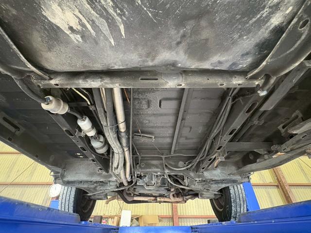 カラベル ＧＬ　正規ディーラー車　ステンレスクーラントパイプ新品交換済み　右ハンドル　３ＡＴ　オートマ限定免許運転可　オーバーヘッドクーラー　３列シート　ウォークスルー　ホイールキャップ　カセットデッキ　ＥＴＣ（38枚目）